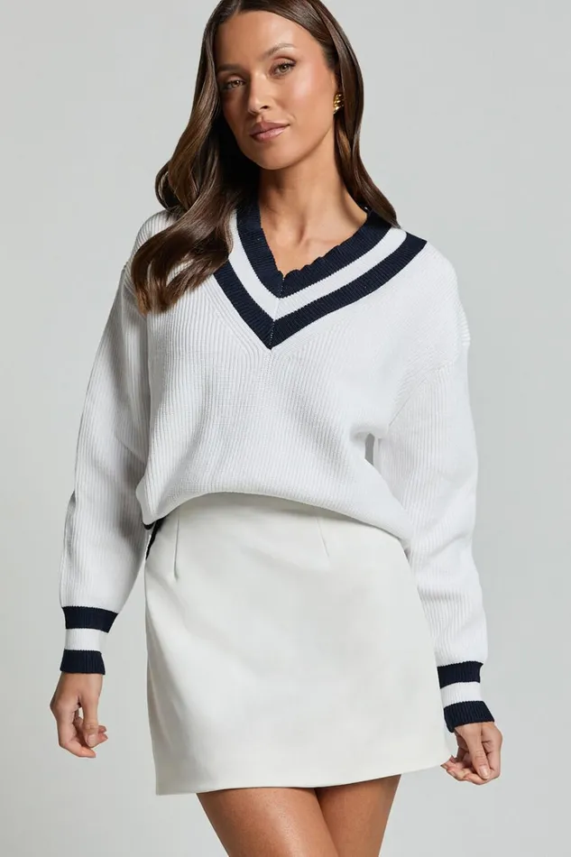 Berri Jumper 8211 Contrast V Neck Knit Jumper In IvoryBlack Women Showpo Knitwear