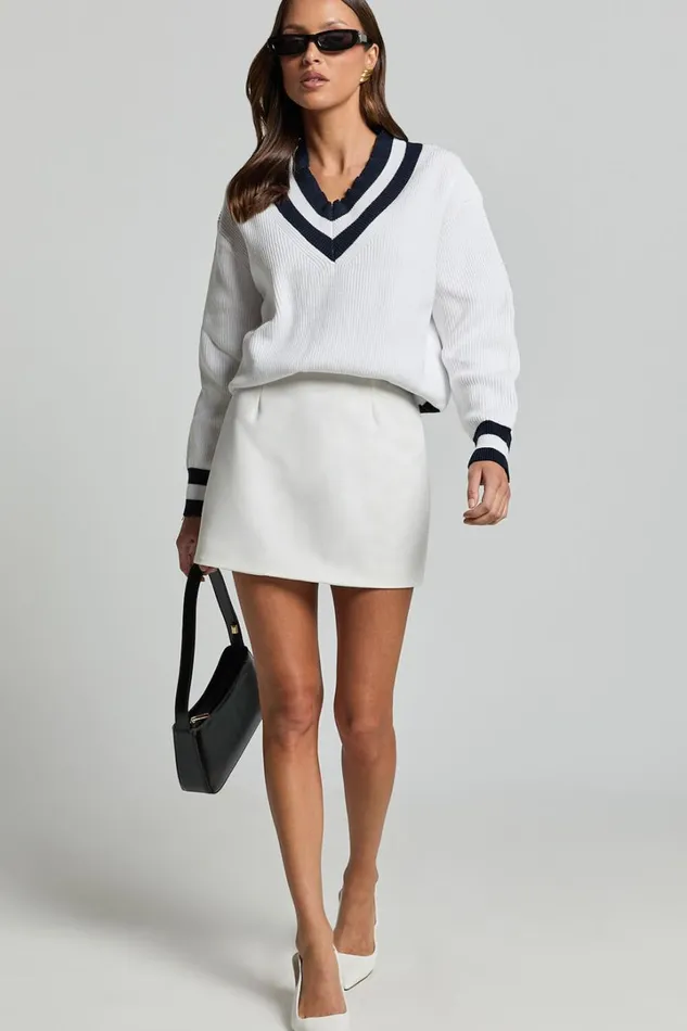 Berri Jumper 8211 Contrast V Neck Knit Jumper In IvoryBlack Women Showpo Knitwear