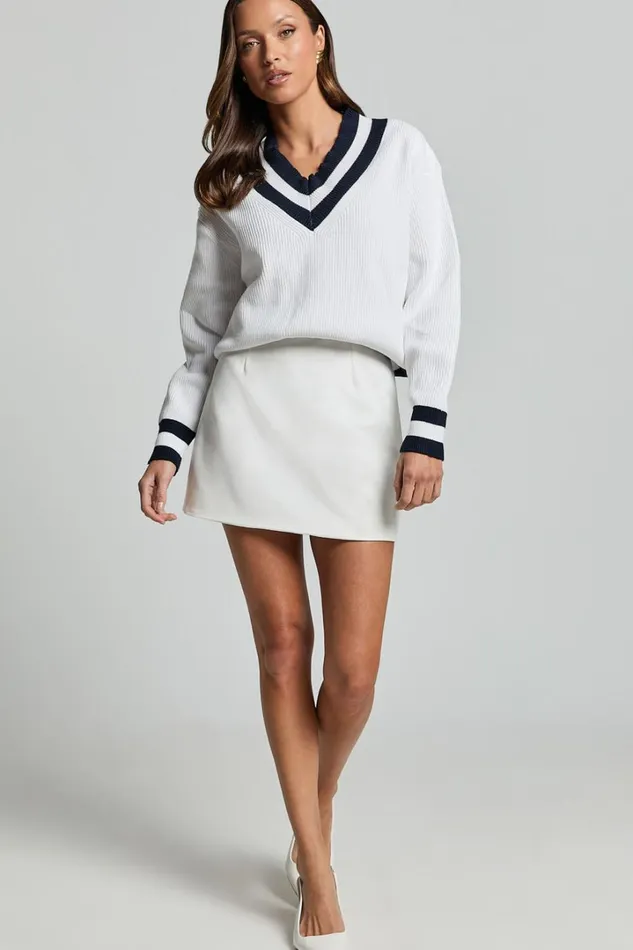 Berri Jumper 8211 Contrast V Neck Knit Jumper In IvoryBlack Women Showpo Knitwear