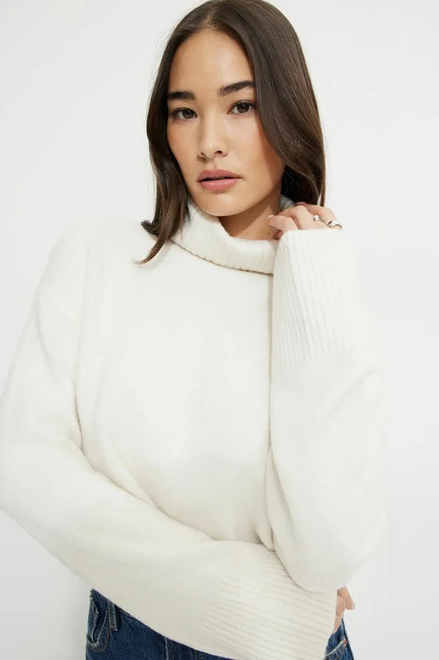Dynamite Sweaters and Cardigans Women Heavenlyarn Cropped Turtleneck Sweater Beige