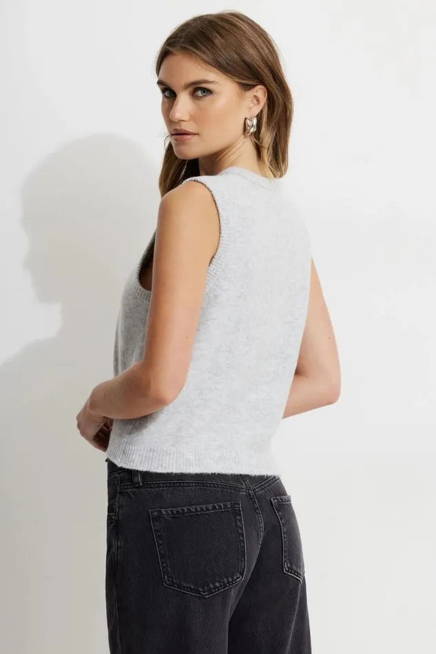 Dynamite Tops Women Heavenlyarn Crewneck Vest Gray