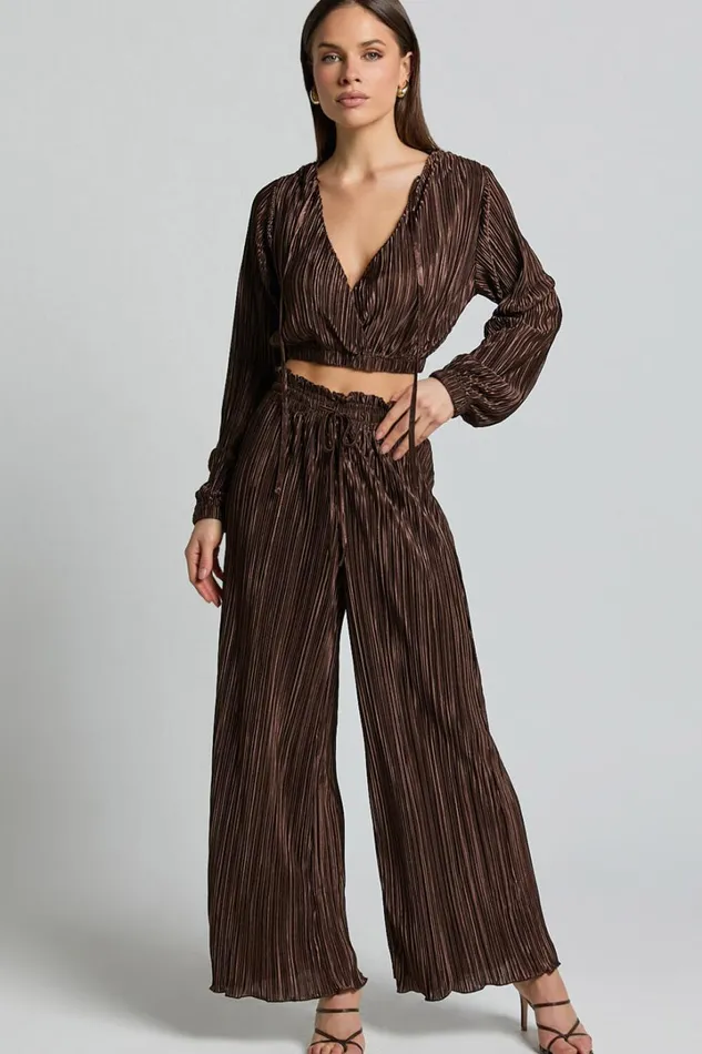 Kallie Top 8211 Tie Back Plisse Long Sleeve Crop Top In Chocolate Women Showpo Tops