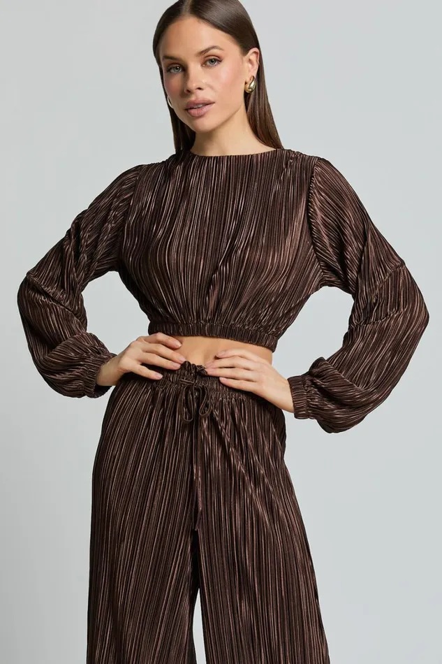 Kallie Top 8211 Tie Back Plisse Long Sleeve Crop Top In Chocolate Women Showpo Tops