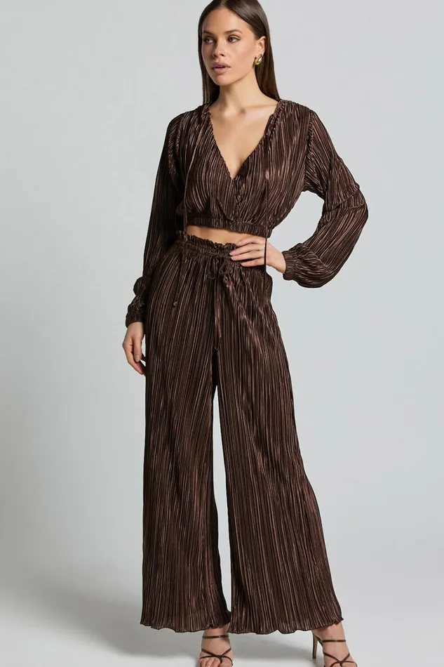 Kallie Top 8211 Tie Back Plisse Long Sleeve Crop Top In Chocolate Women Showpo Tops