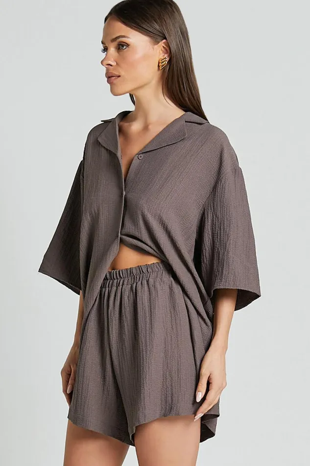 Kiana Shorts 8211 High Elasticated Waist Relaxed Shorts In Mocha Women Showpo Shorts