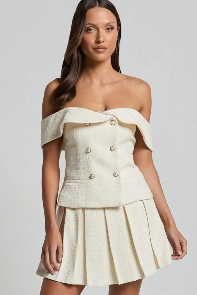 Maggie Mini Skirt 8211 Pleated Mid Rise Boucle Skirt In Cream Women Showpo Skirts