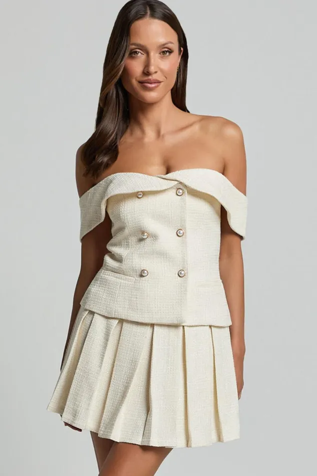 Maggie Mini Skirt 8211 Pleated Mid Rise Boucle Skirt In Cream Women Showpo Skirts