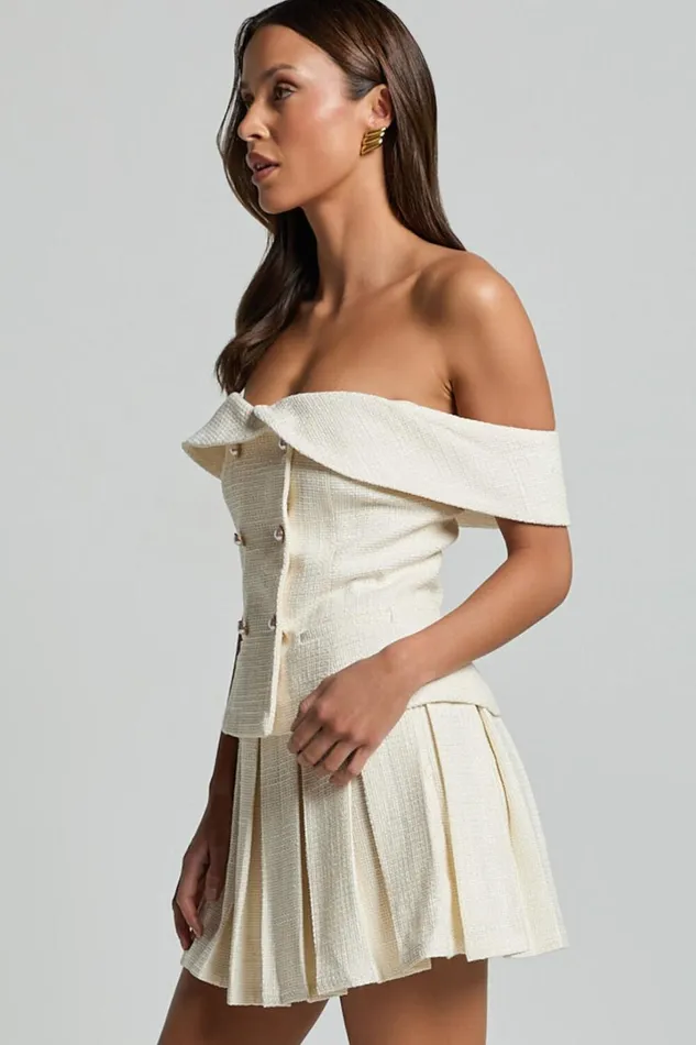Maggie Mini Skirt 8211 Pleated Mid Rise Boucle Skirt In Cream Women Showpo Skirts