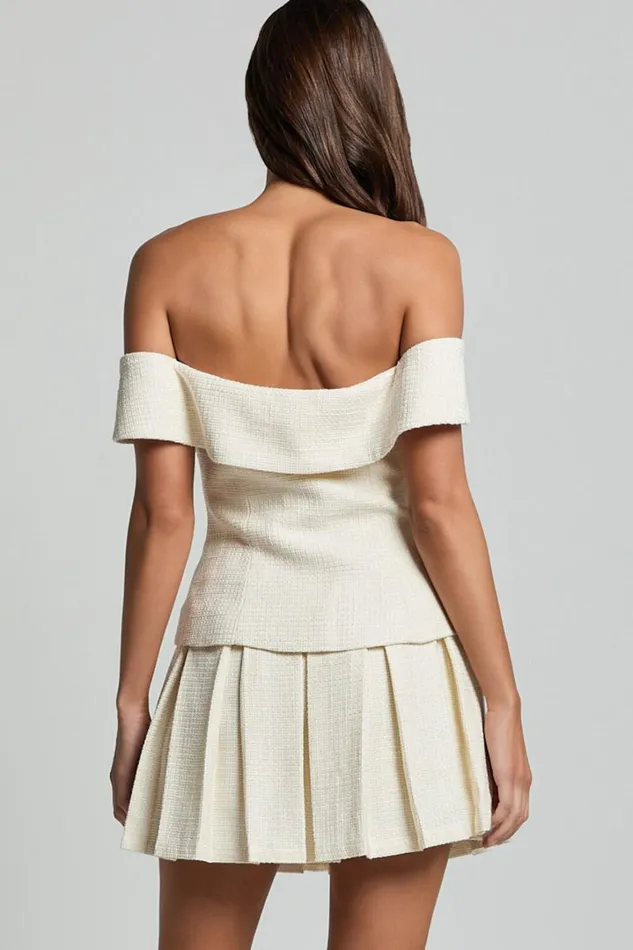 Maggie Mini Skirt 8211 Pleated Mid Rise Boucle Skirt In Cream Women Showpo Skirts