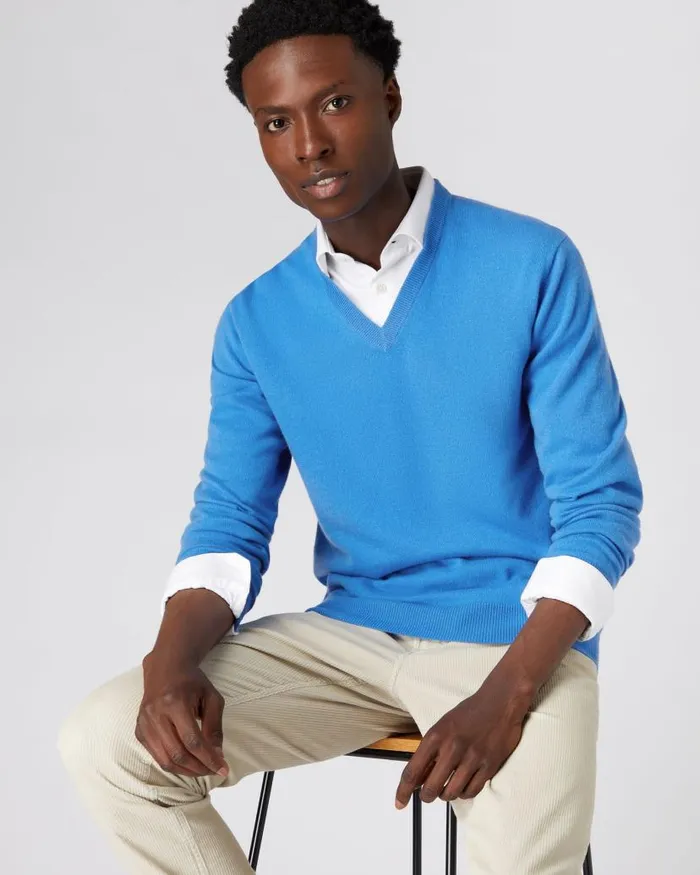 NPeal Jumpers Men The Burlington V Neck Cashmere Jumper Zanzibar Blue