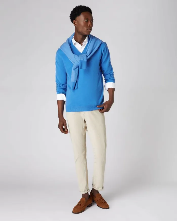 NPeal Jumpers Men The Burlington V Neck Cashmere Jumper Zanzibar Blue