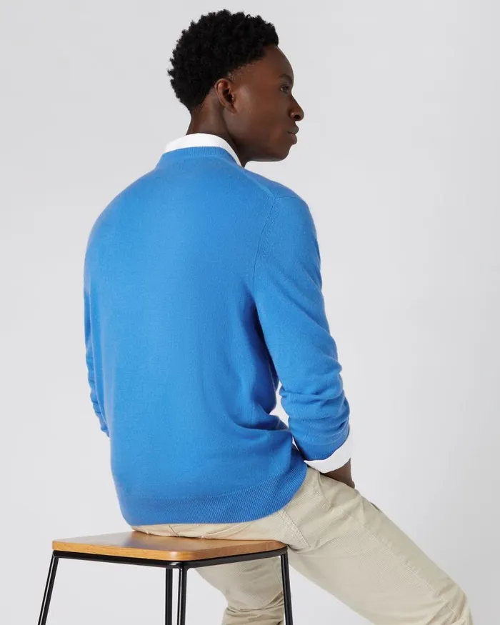 NPeal Jumpers Men The Burlington V Neck Cashmere Jumper Zanzibar Blue