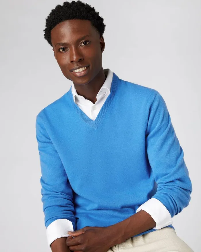 NPeal Jumpers Men The Burlington V Neck Cashmere Jumper Zanzibar Blue
