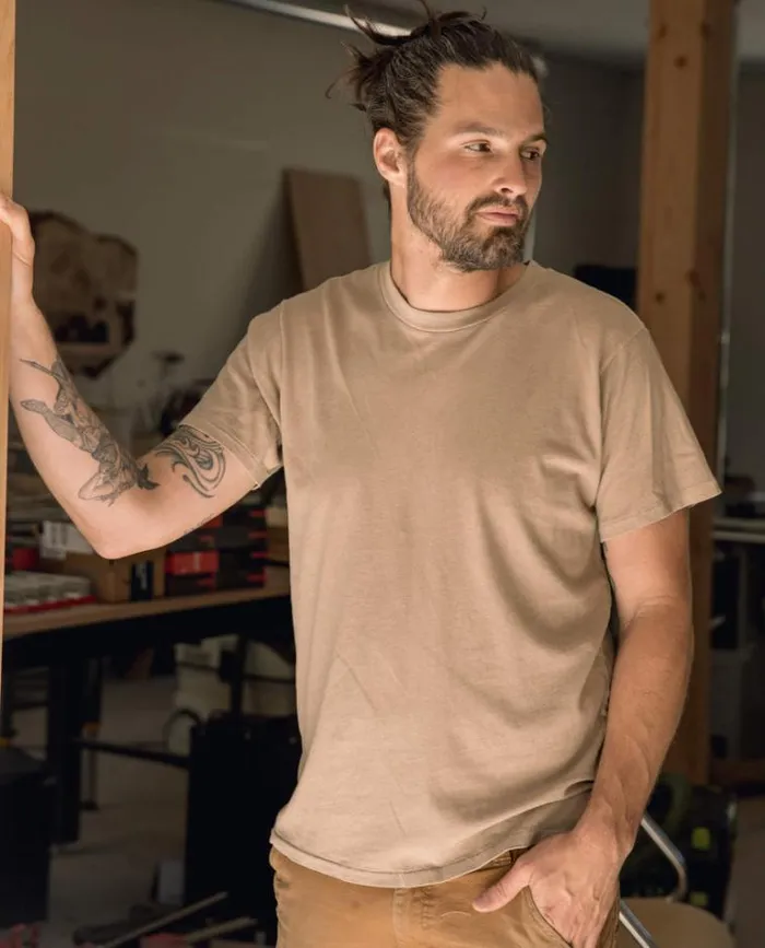 Tshirts Men039s The Great The Men039s Slim Tee Fawn