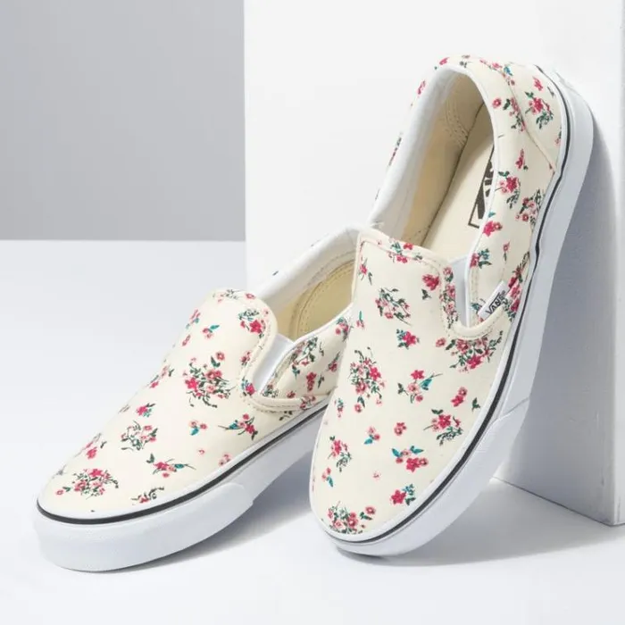 Vans Ditsy Floral Classic SlipOn Classic WhiteTrue White MensWomens Classics Shoes Vans Ditsy Floral Classic SlipOn Classic WhiteTrue White MensWomens Classics Shoes