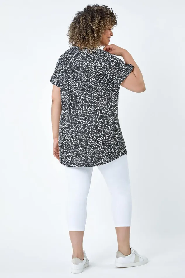 Women Black Curve Pleat Front Printed VNeck Stretch Top Roman Tops