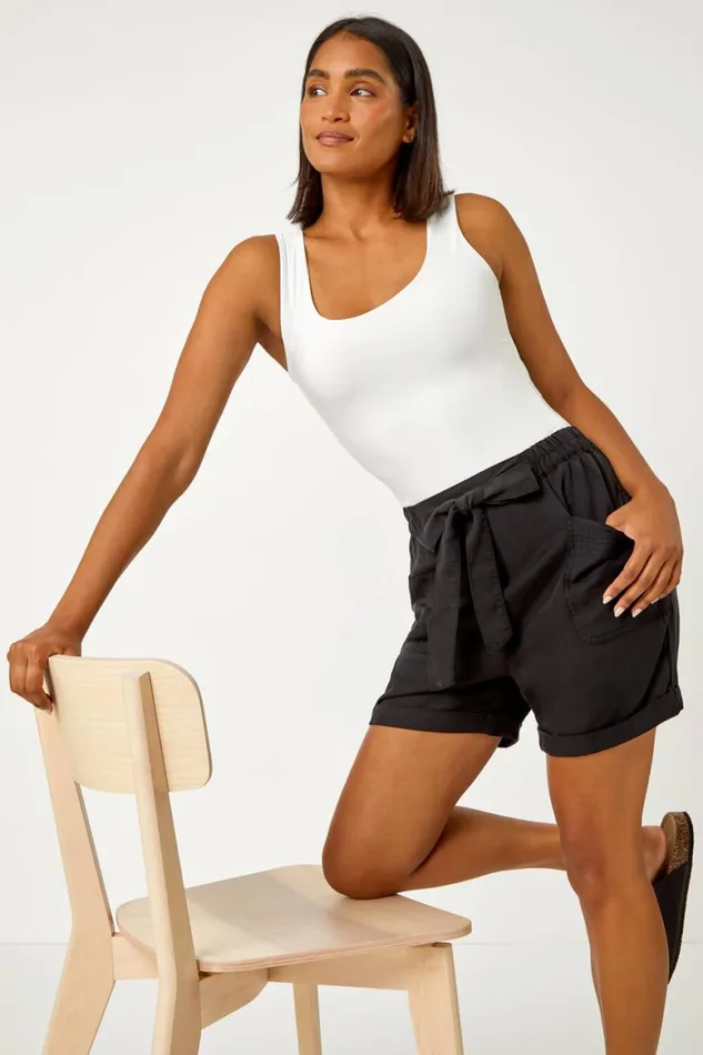 Women Black Elastic Tie Waist Pocket Shorts Roman Shorts