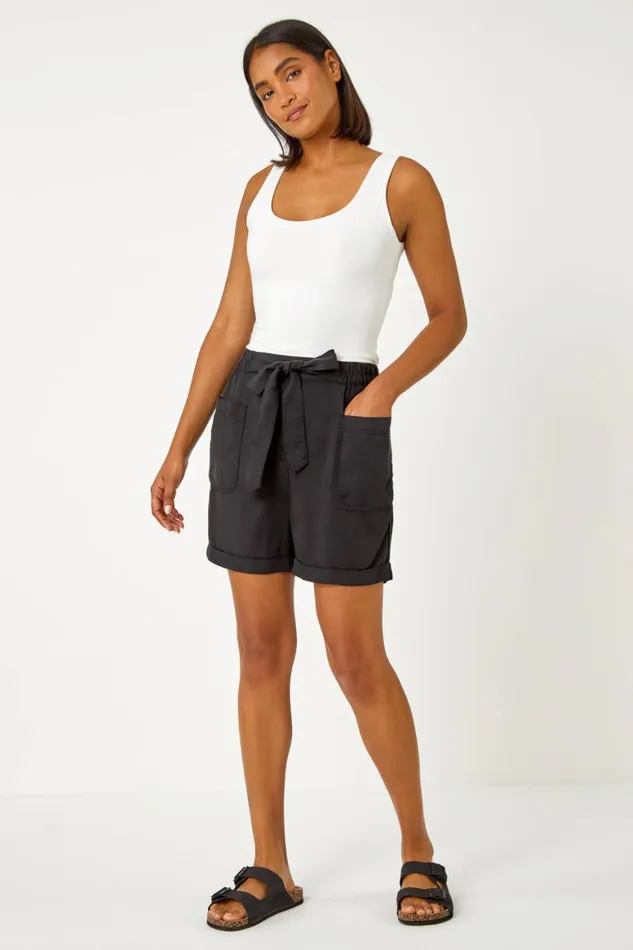 Women Black Elastic Tie Waist Pocket Shorts Roman Shorts