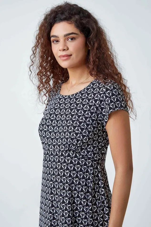 Women Black Textured Geometric Print Tea Dress Roman Dresses