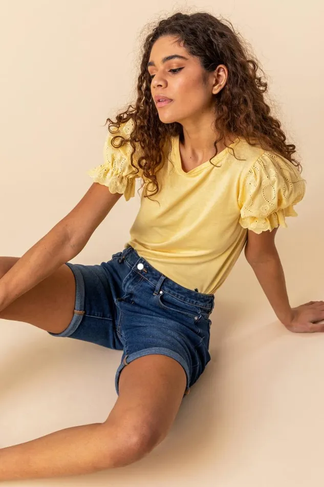 Women Denim Turned Hem Denim Stretch Shorts Roman Shorts