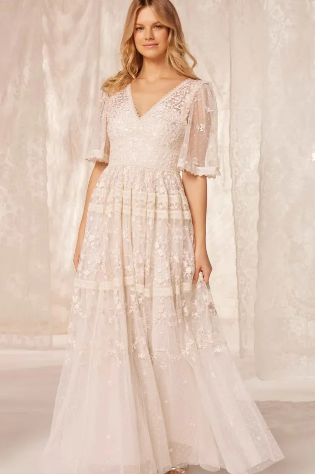 Women Embroidered Dresses Needle and Thread Sweetheart Lace Gown Champagne