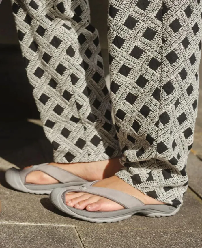 Women KEEN Sandals Waimea Sorrel HorsePlaza Taupe Leather FlipFlop Women KEEN Sandals Waimea Sorrel HorsePlaza Taupe Leather FlipFlop