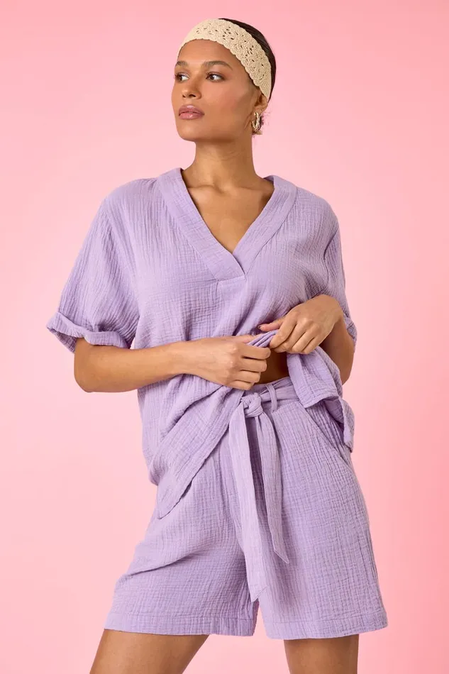 Women Lilac Textured Elastic Tie Waist Cotton Shorts Roman Trousers