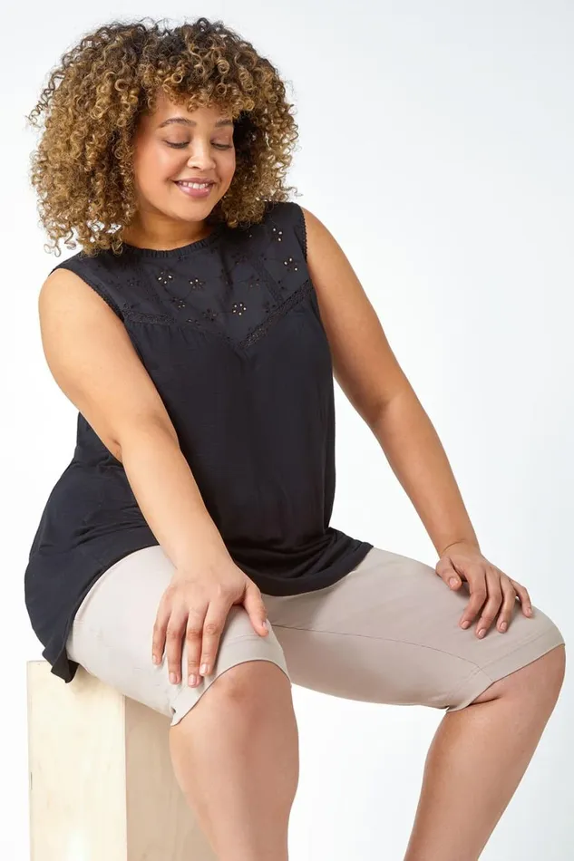 Women Natural Curve Knee Length Elastic Waist Shorts Roman Trousers