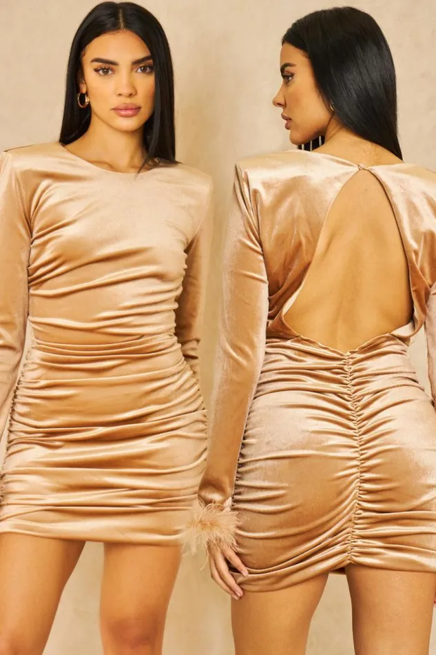 Women Robe Courte En Velours Beige Plumes Aux Poignets Beige Brentiny Paris Ceremonial Outfits